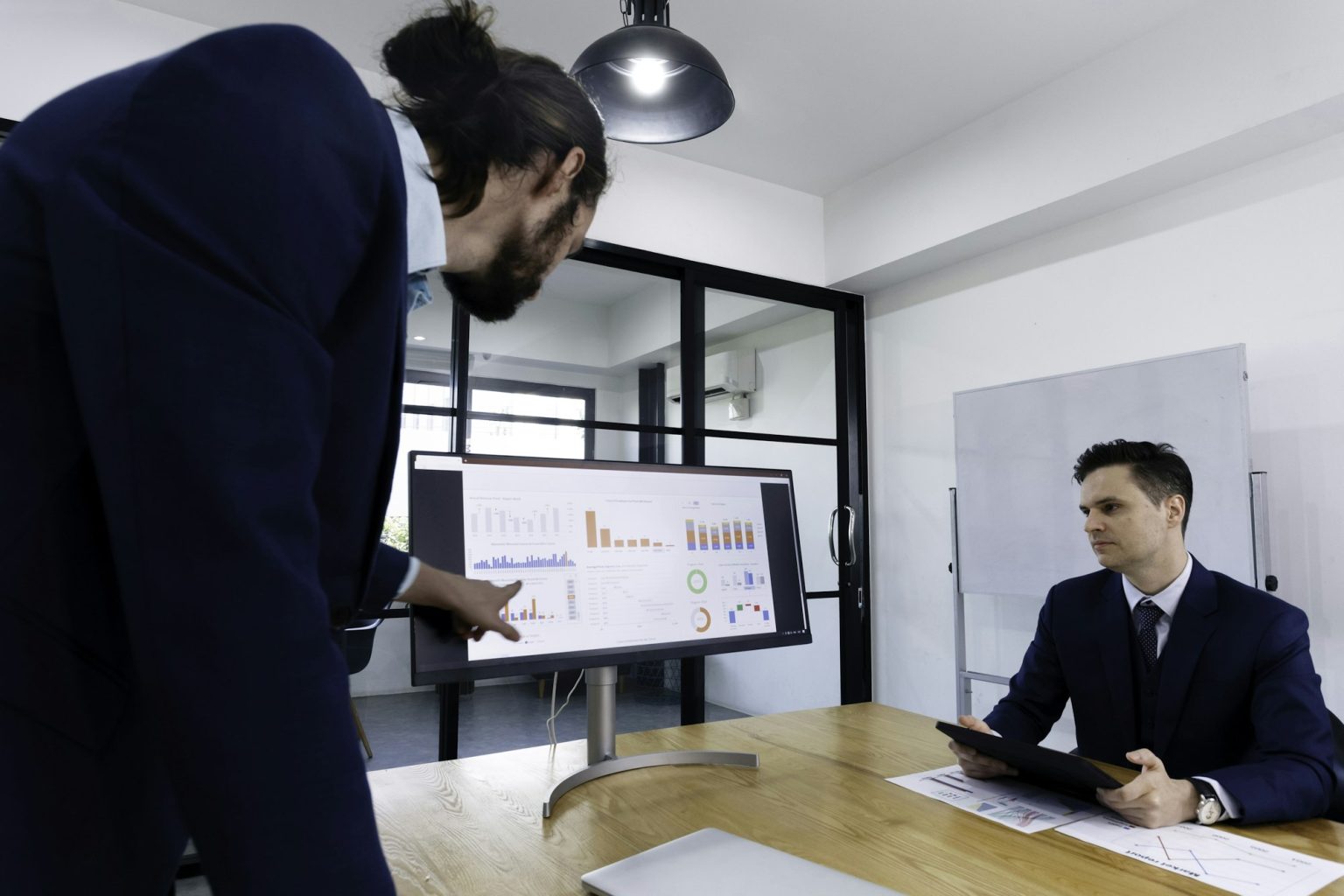 young investor businessmen meeting to analysis risk and profit investment in stock market.